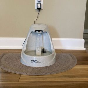 Pet Safe Drinkwell Platinum Water Fountain for Cats and Dogs